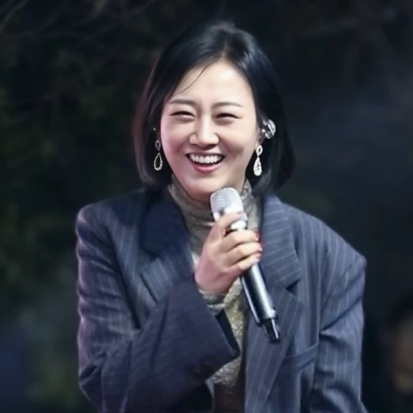 The most loved look of Jang Yoonjeong today