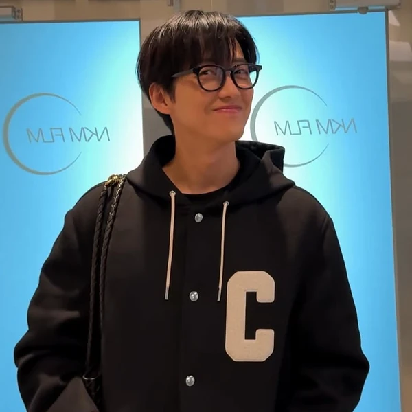 Popular photo full of fans’ love for Namkoong Min