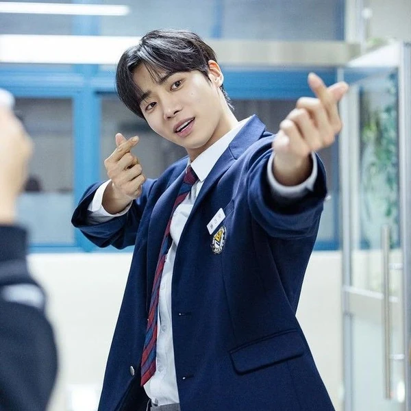 The most loved look of Choo Youngwoo today