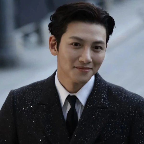 Popular photo full of fans’ love for Ji Changwook