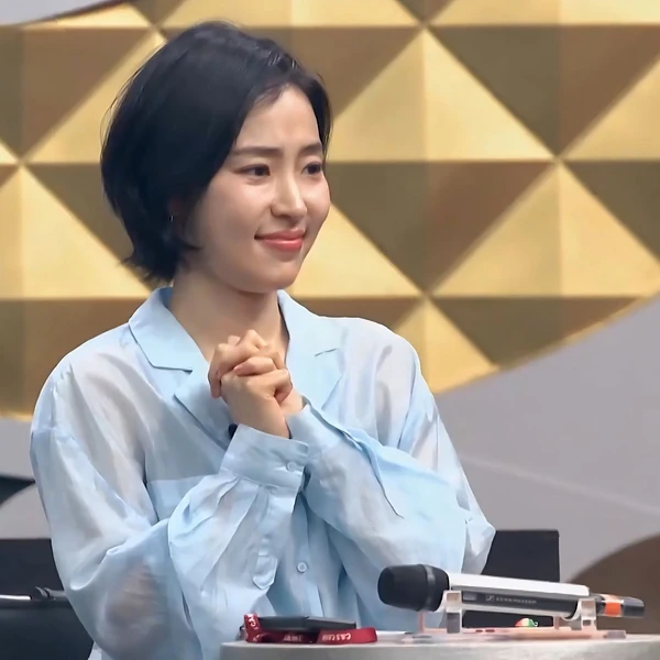 Popular photo full of fans’ love for Hong Ja
