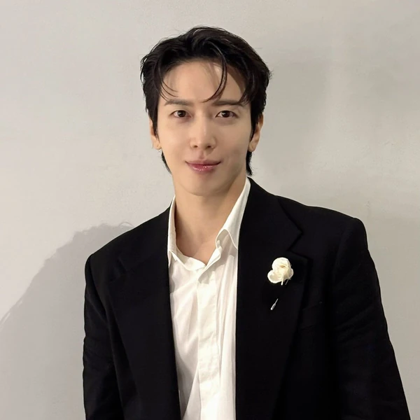 The most loved look of Jung Yonghwa today