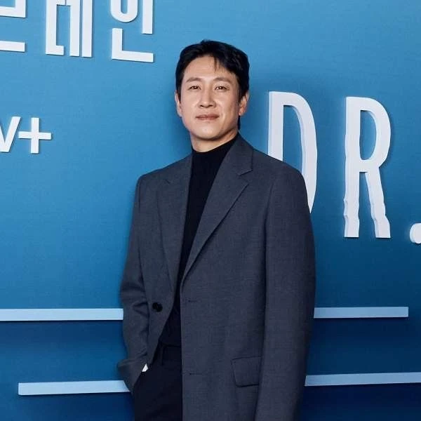 The most loved look of Lee Sunkyun today