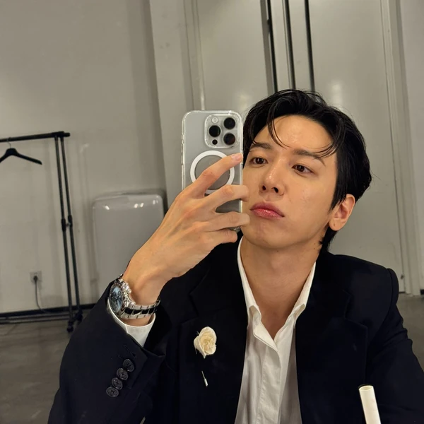 Popular photo full of fans’ love for Jung Yonghwa