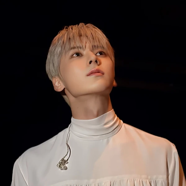 황민현 팬심 가득한 인기 사진