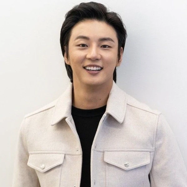 Popular photo full of fans’ love for Yoon Shiyoon