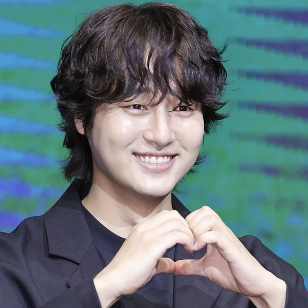 Popular photo full of fans’ love for Yang Sejong