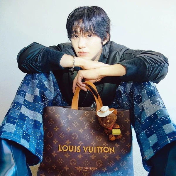 The most loved look of Ahn Hyoseop today