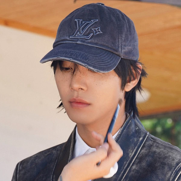 The most loved look of Ahn Hyoseop today