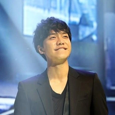 今天最受喜愛的李昇基模樣