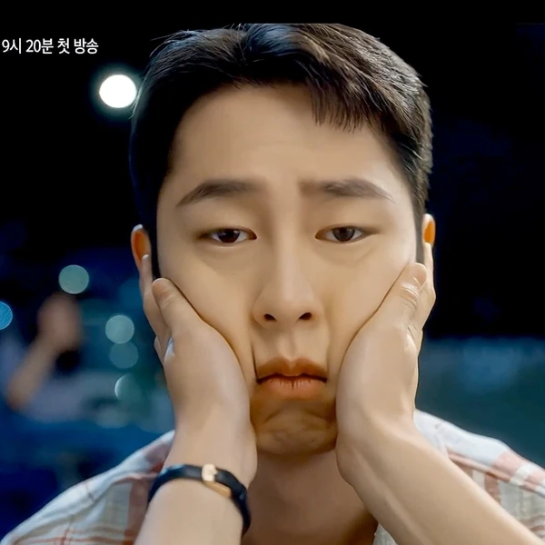 Popular photo full of fans’ love for Lee Jaewook