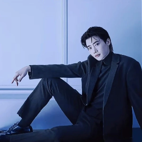 Popular photo full of fans’ love for Lee Jongsuk