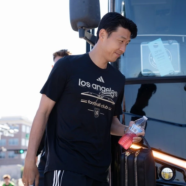 Popular photo full of fans’ love for Son Heungmin