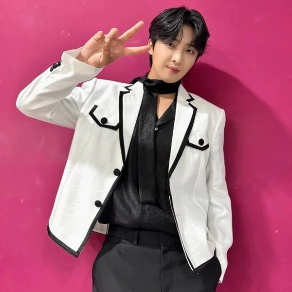 The most loved look of Hwang Yunsung today