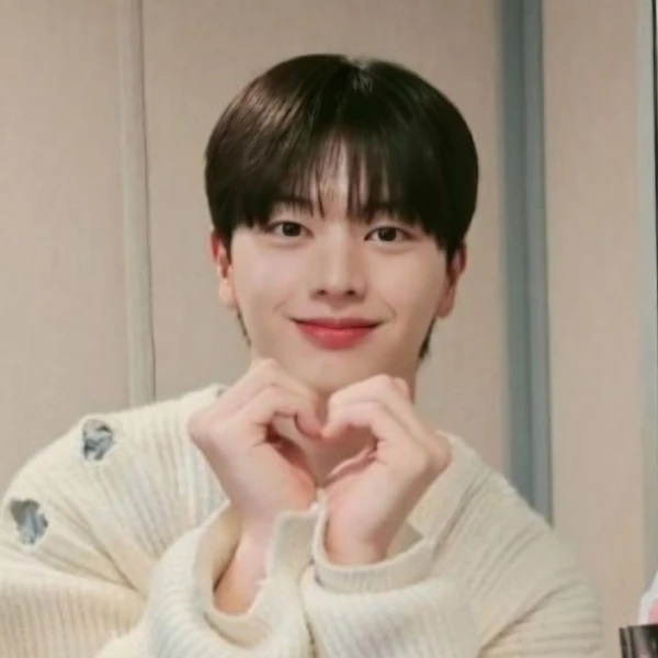 Popular photo full of fans’ love for Yook Sungjae