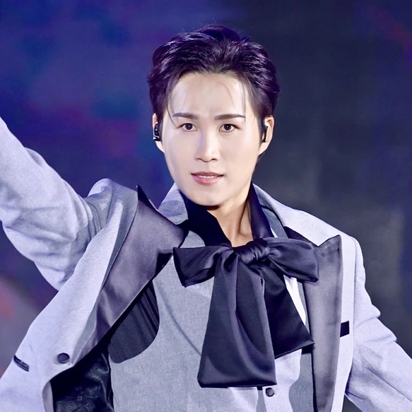 The most loved look of Kim Heejae today