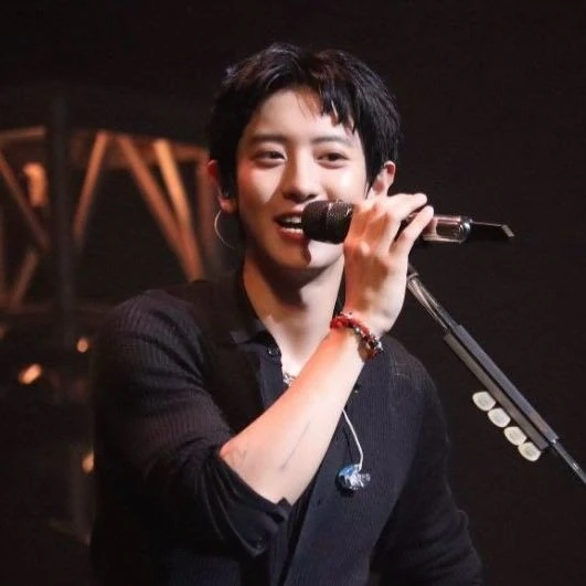 Popular photo full of fans’ love for Chanyeol