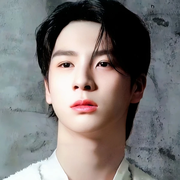 The most loved look of Jeong Dongwon today