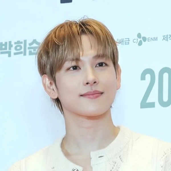 The most loved look of Yim Siwan today