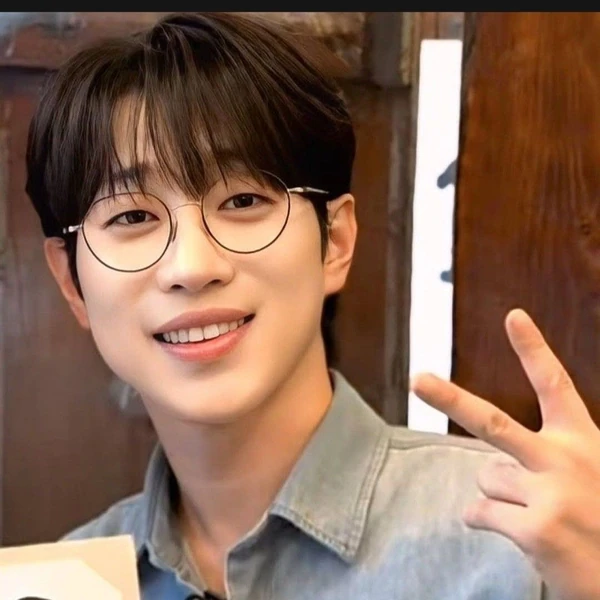 Popular photo full of fans’ love for An Sunghoon