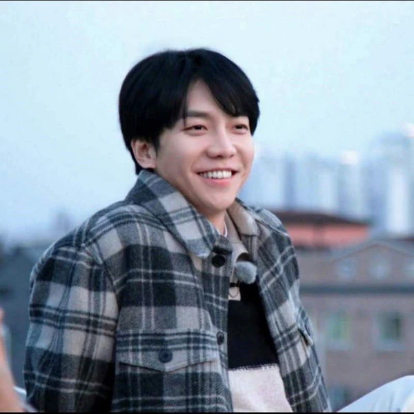 The most loved look of Lee Seunggi today