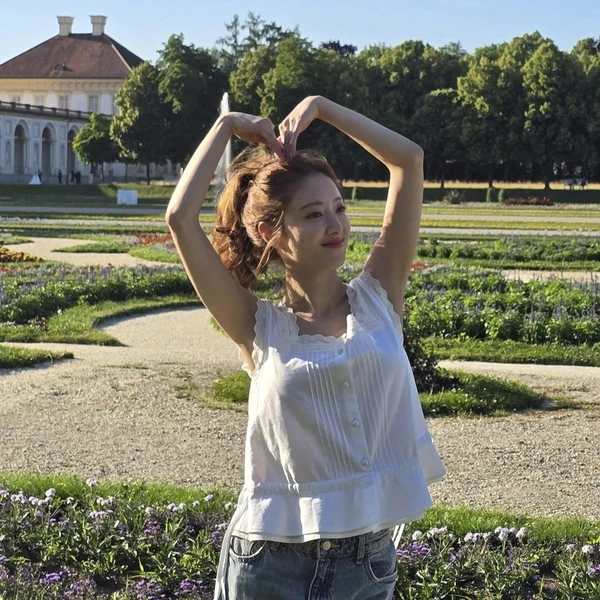 Popular photo full of fans’ love for Lee Seyoung