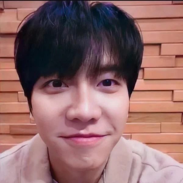 Popular photo full of fans’ love for Lee Seunggi