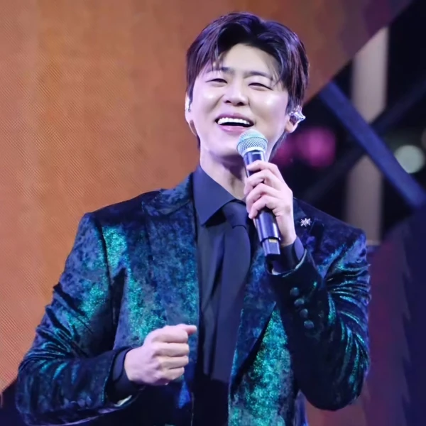 The most loved look of Park Jihyeon today