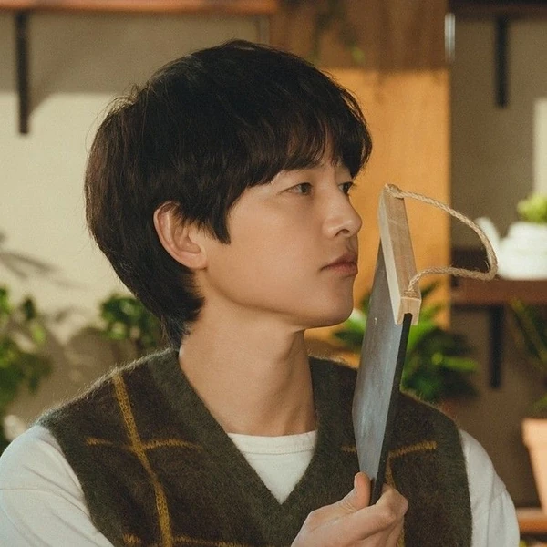The most loved look of Song Joongki today