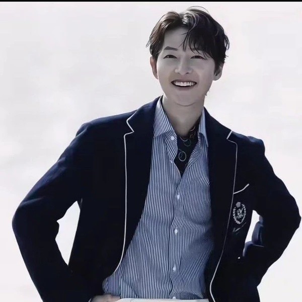 The most loved look of Song Joongki today