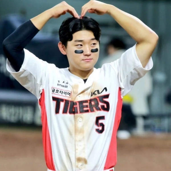 Foto profil populer Kim Doyoung yang disukai penggemar