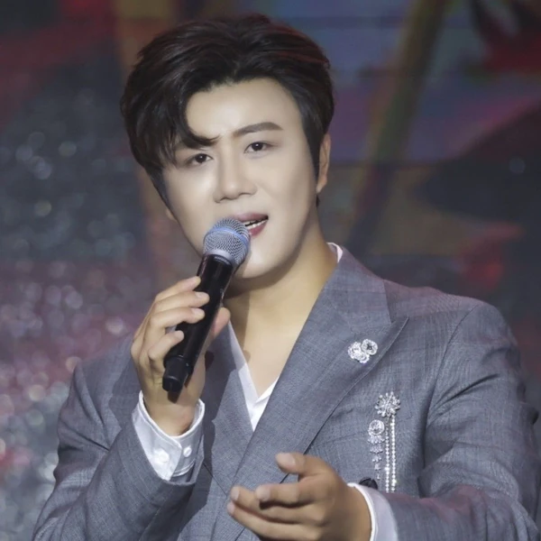 Popular photo full of fans’ love for Jin Haesung