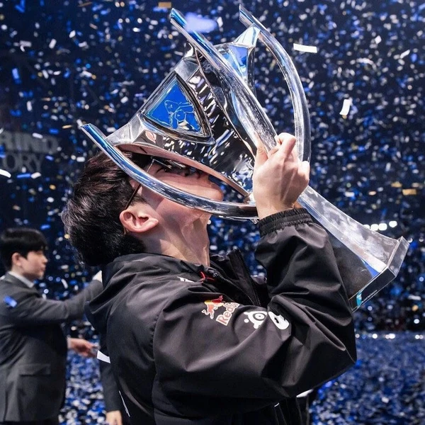 粉丝团打造的闪耀Gumayusi瞬间