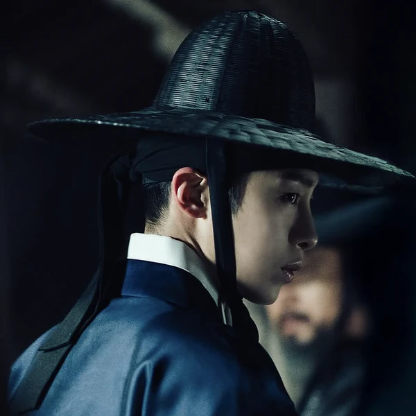 Popular photo full of fans’ love for Lee Jaewook