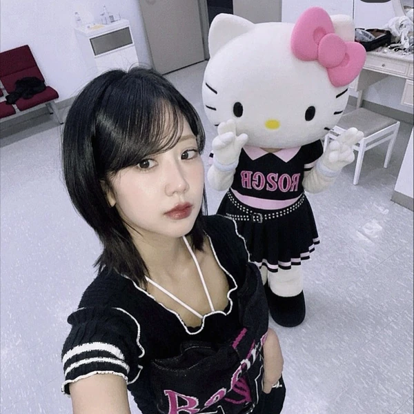 Foto populer Kang Hyeyeon yang penuh cinta dari penggemar