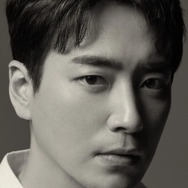 Popular photo full of fans’ love for Lee Joonhyuk