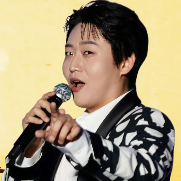 Popular photo full of fans’ love for Min Soohyun