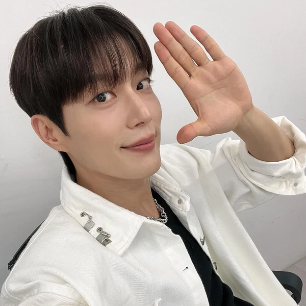 The most loved look of Yoon Doojoon today