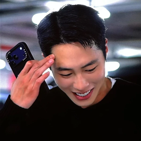 Popular photo full of fans’ love for Lee Jaewook