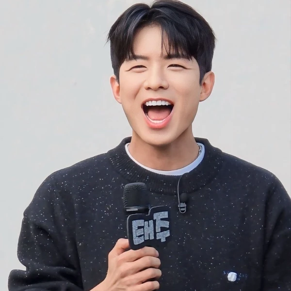 充滿粉絲愛的羅泰柱人氣照片