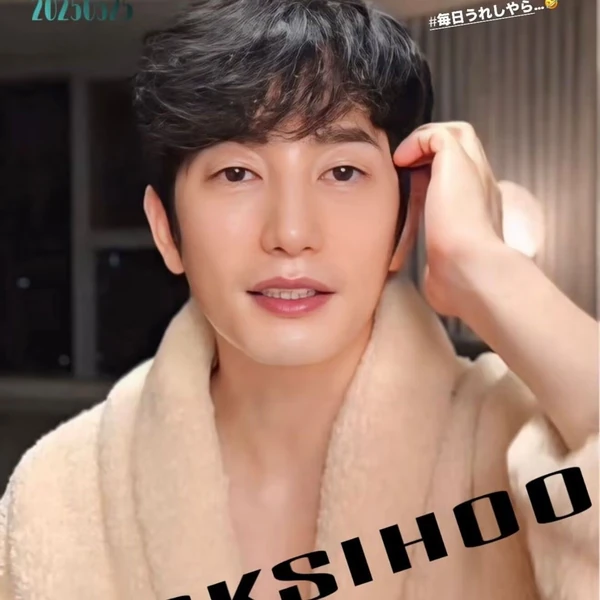 The most loved look of Park Sihoo today