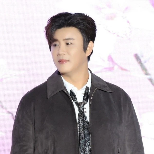 Popular photo full of fans’ love for Jin Haesung