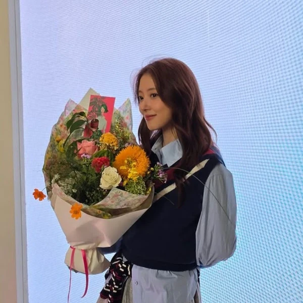 Popular photo full of fans’ love for Lee Seyoung