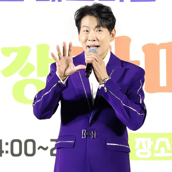 The most loved look of Kim Yongpil today