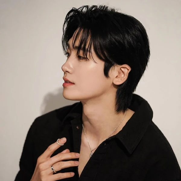 Popular photo full of fans’ love for Park Hyungsik