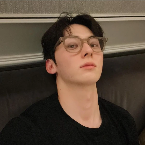 The most loved look of Hwang Minhyun today