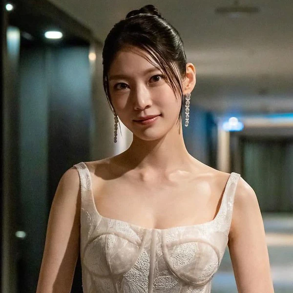 The most loved look of Gong Seungyeon today