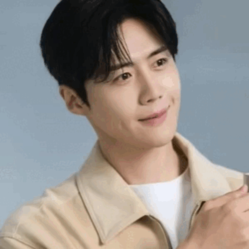 Today’s standout profile photo of Kim Seonho on Choeaedol Celeb