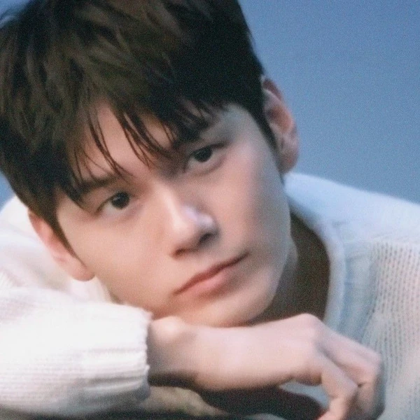 Foto populer Ong Seongwu yang penuh cinta dari penggemar