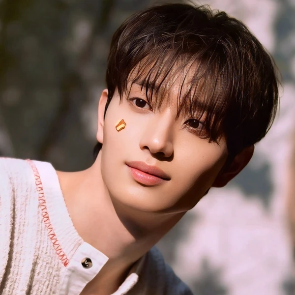 Popular photo full of fans’ love for Kim Jaewon